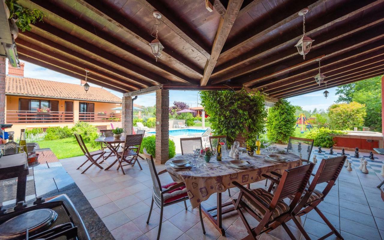 Villa Hacienda Rosemary Muntić Exterior foto